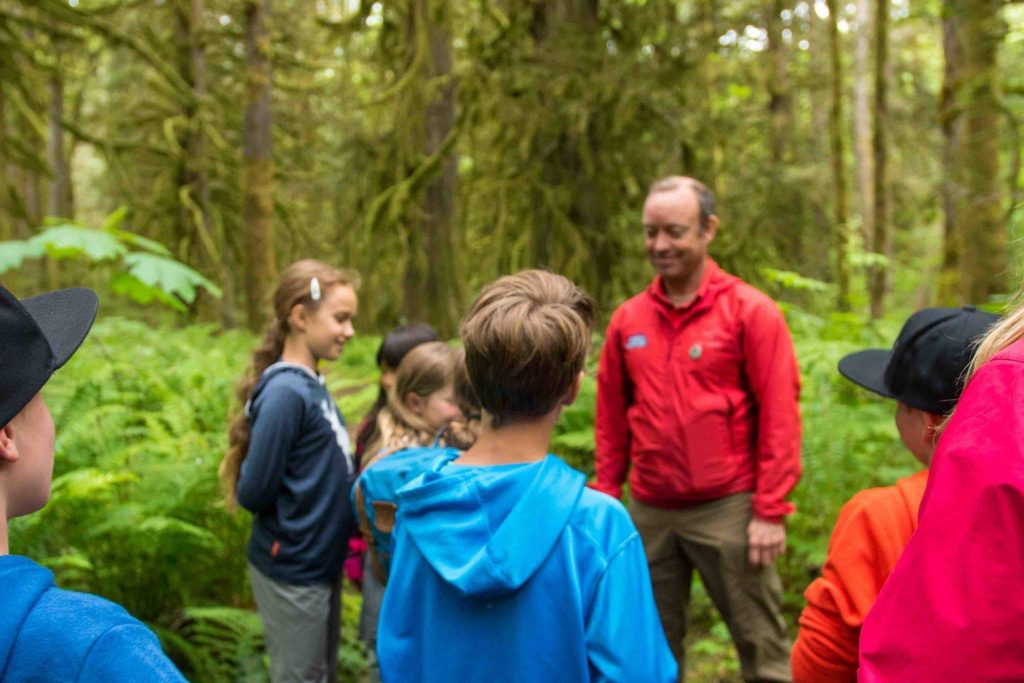 Guiding teaching kids during adventure camp
